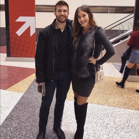 Welcome to my closet!💗 - Picture 5 of 6